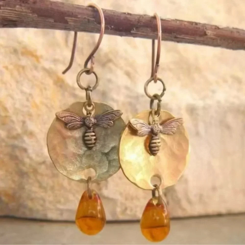 Vintage Gothic Copper Bumble Bee Earrings - Picture 1 of 10